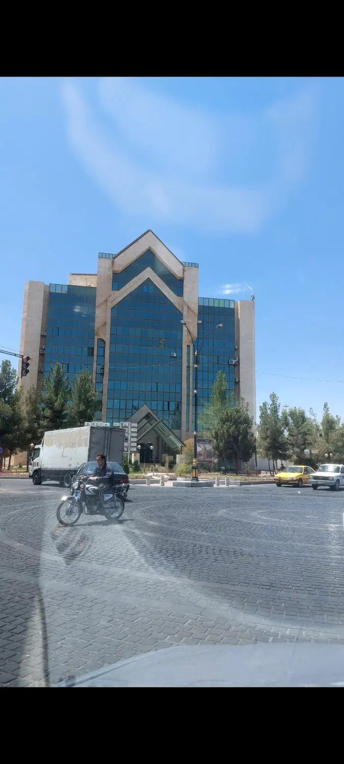 واحد اداری و مطب در برج شیشه ای