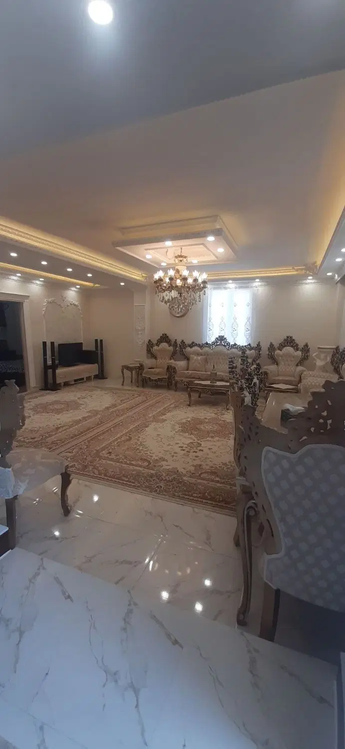 آپارتمان در رجایی طبقه آخر
