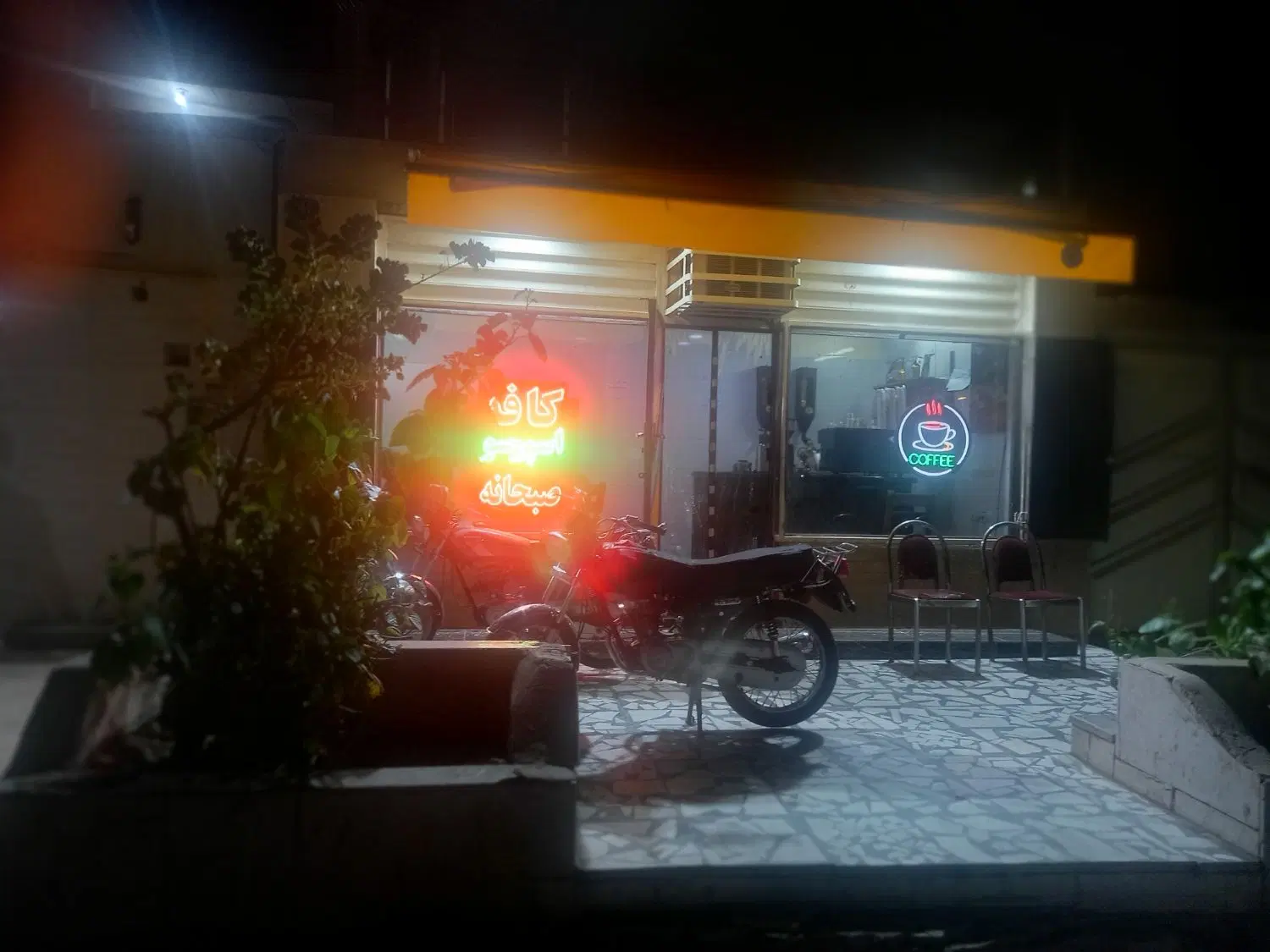 مغازه ۱۸ متری بر اصلی تک برگ