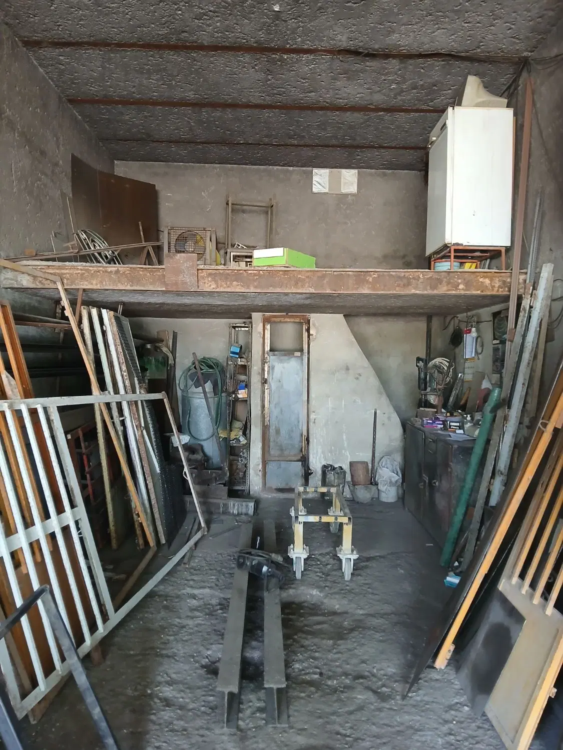 مغازه فروشی