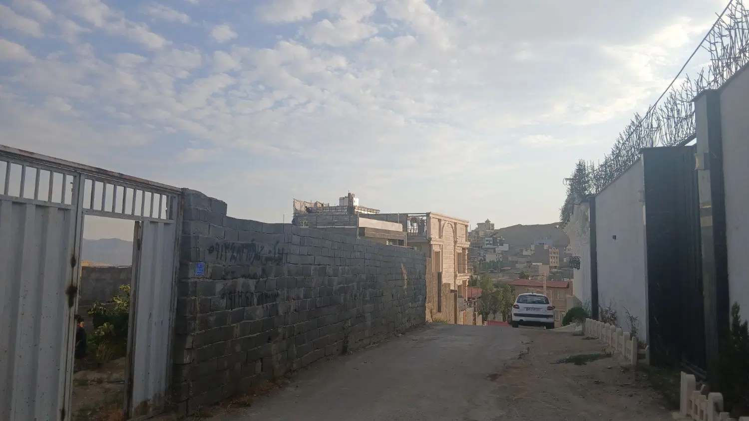 چاردیواری در مهرآباد رودهن