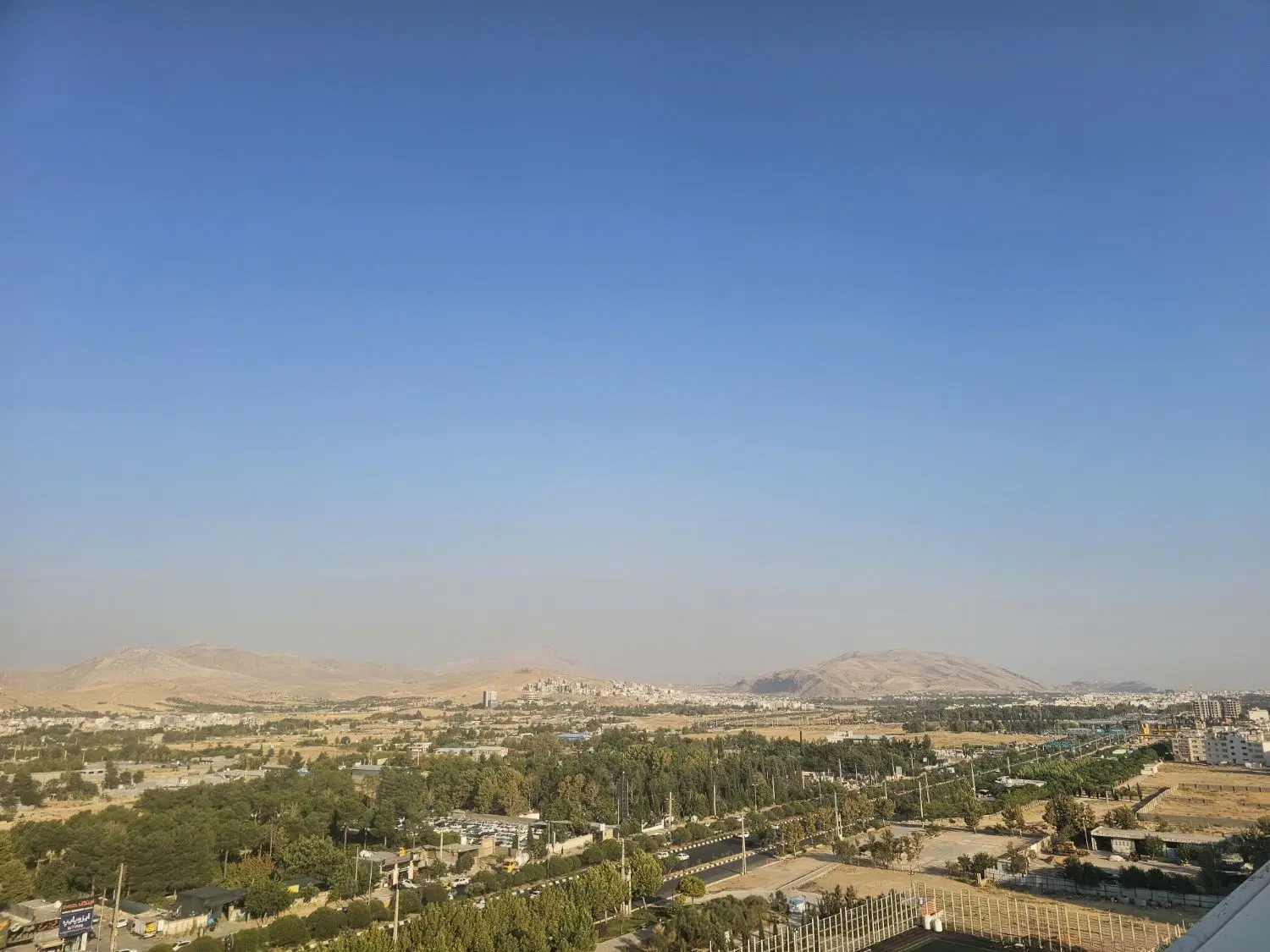 زمین انجیره با پروانه