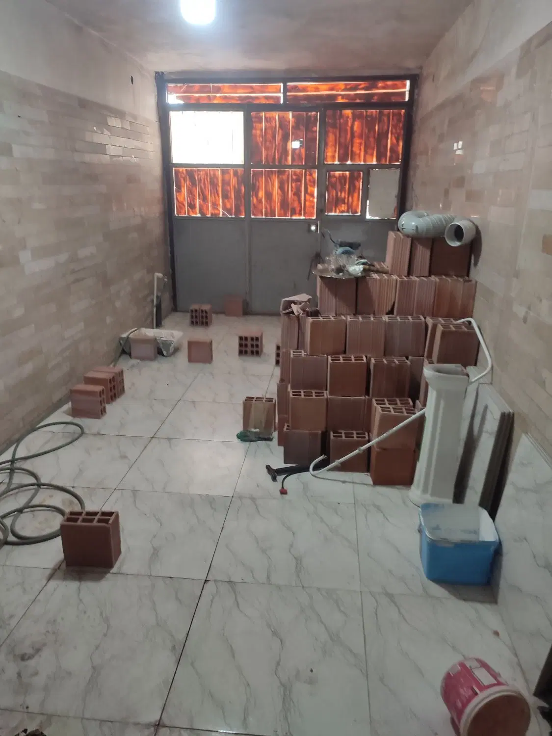 مغازه اجاره ای  در محله مسکونی