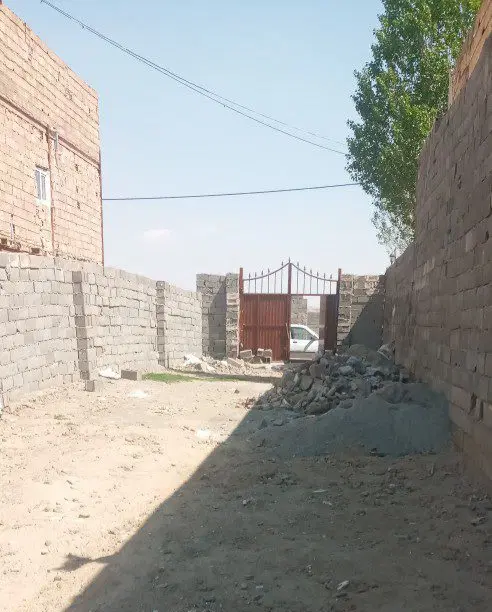 فروش چهاردیواری مسکونی از دو طرف ساخته شده