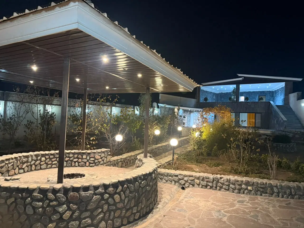 فروش ویلای ۸۰۰ متری با استخر چهارفصل  تاپ لوکیشن