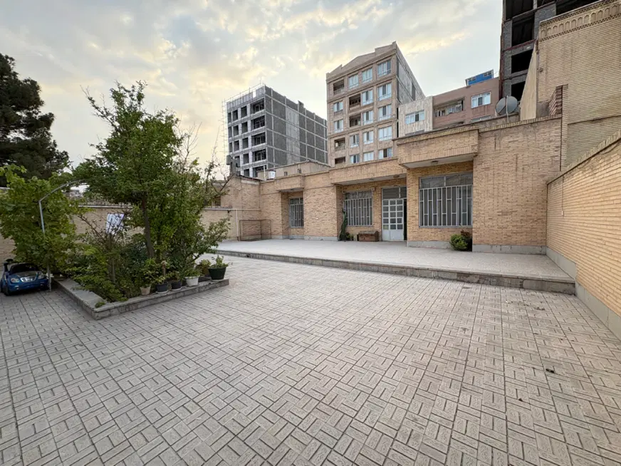 ملک فروشی