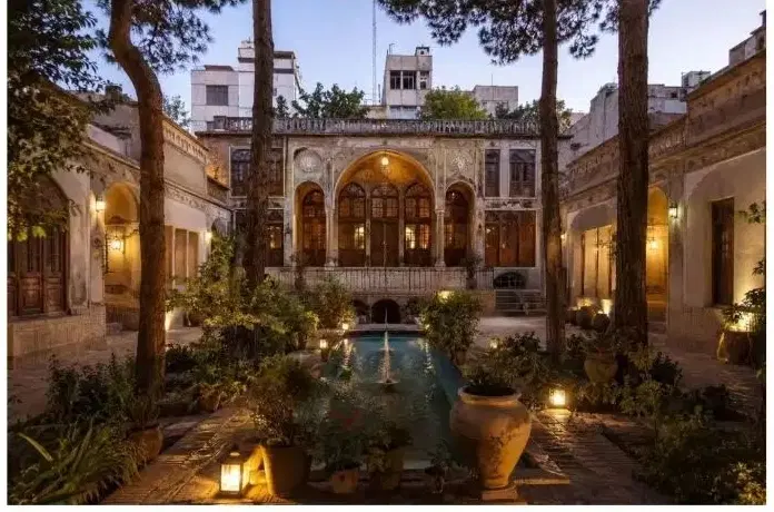 اجاره.ویلایی نوستالژی۳۰۰مترمرکزشهرخانواده بی حاشیه