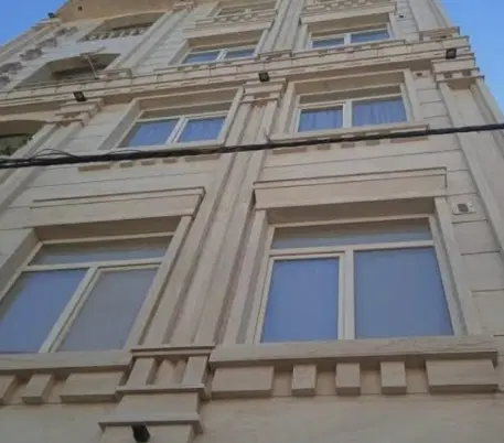 ۱۰۲متر۲خ ۱۰ساله فول امکانات رو به روی پارک پلیس