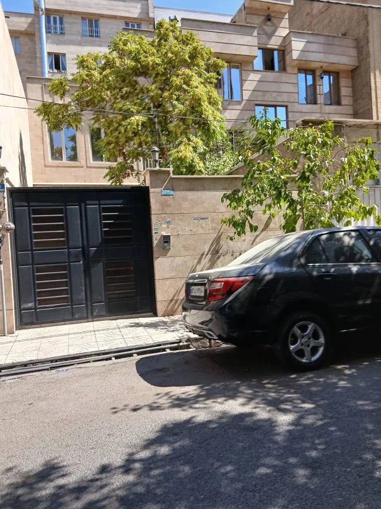 ملک 150متری بر 6 در 2طبقه شمالی