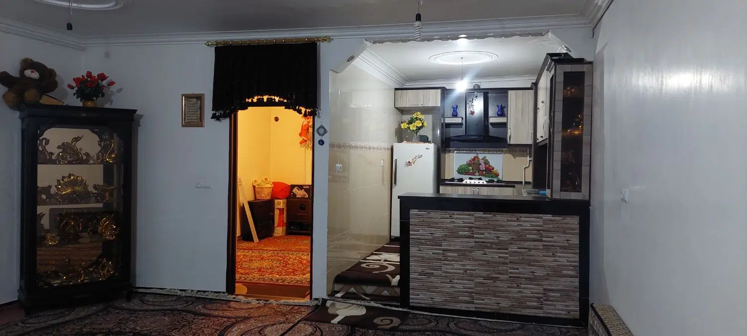 یک طبقه از یک خانه ..طبقه اول رهن داده میشود