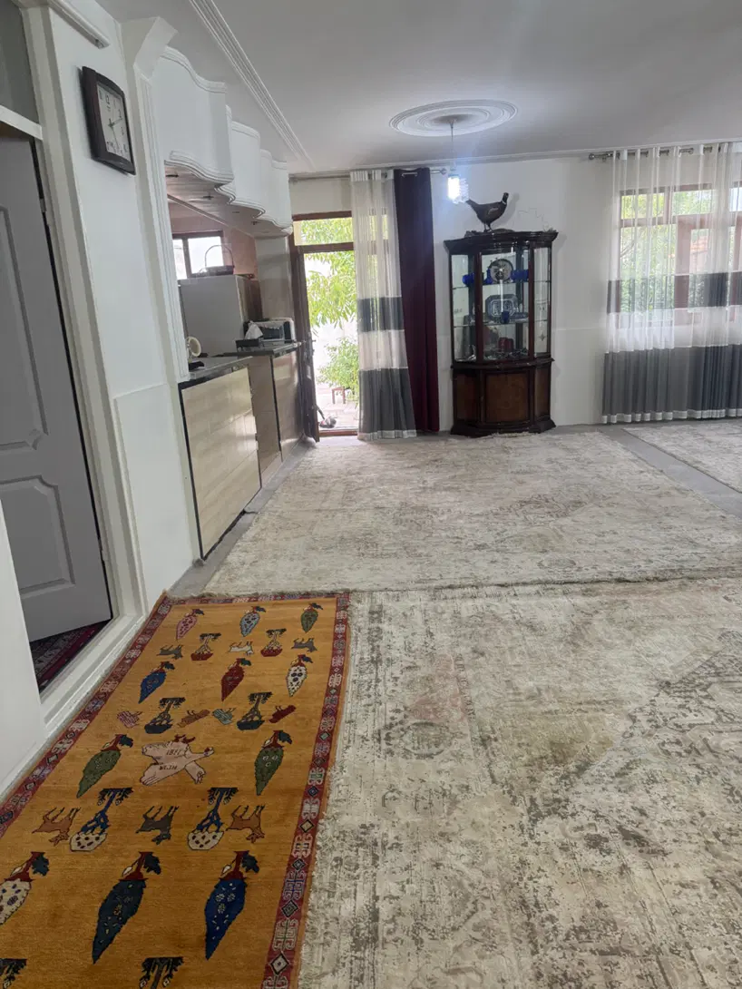 خانه ویلایی 300 متر زمین 120 متر بنا واقع فامنین