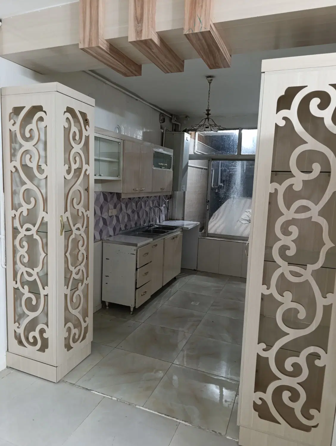 طبقه همکف با پارکینگ اختصاصی