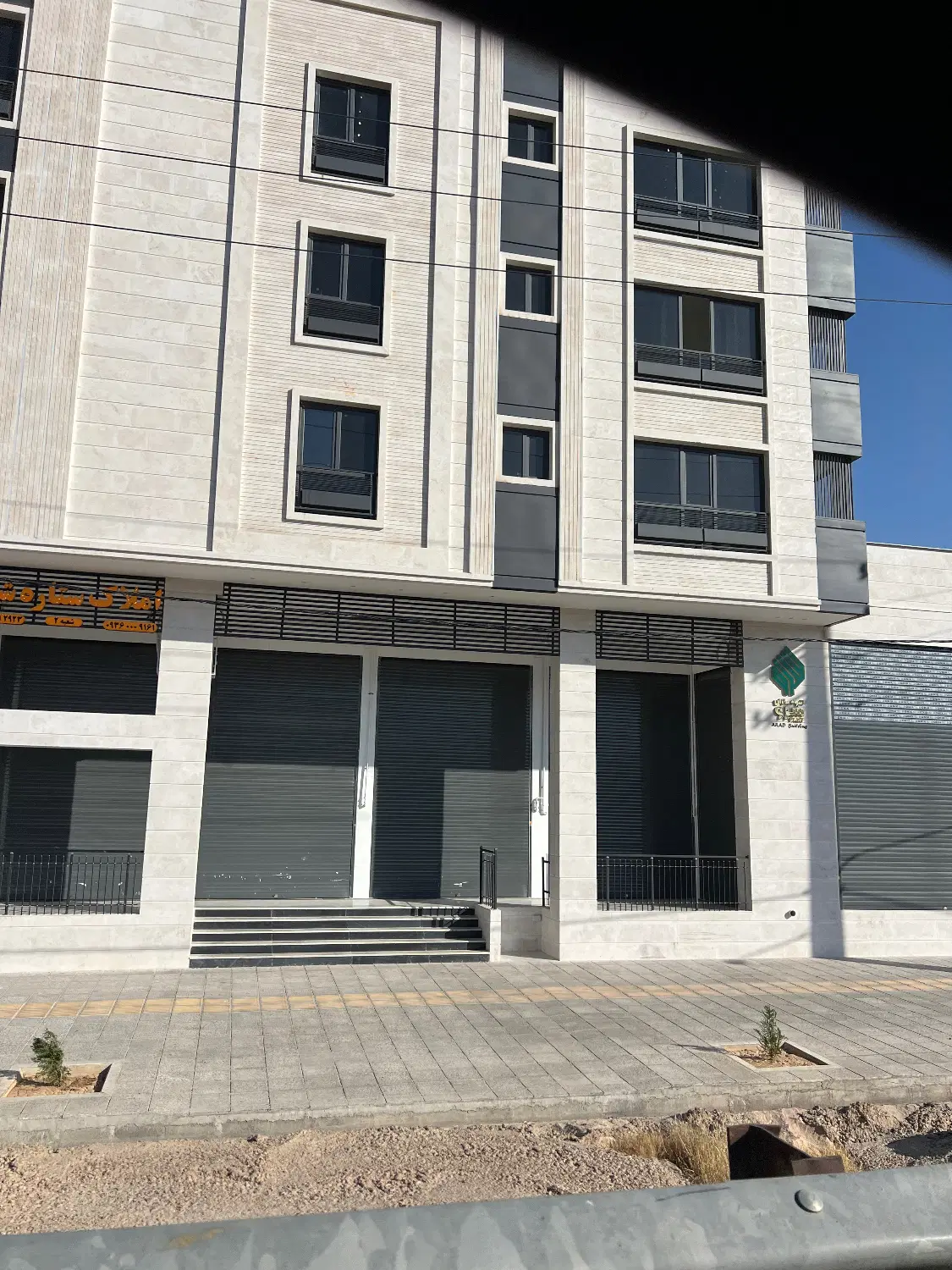 مغازه ۷۴ متر _ ارتفاع ۶ متر _بر اصلی