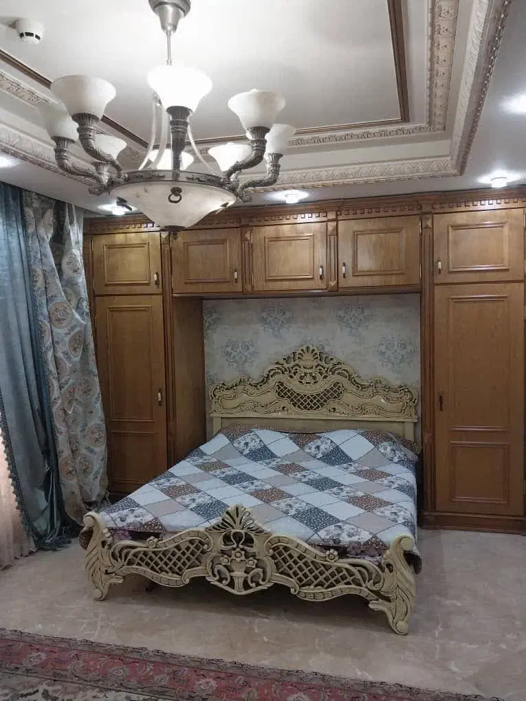 هم خونه بی حاشیه