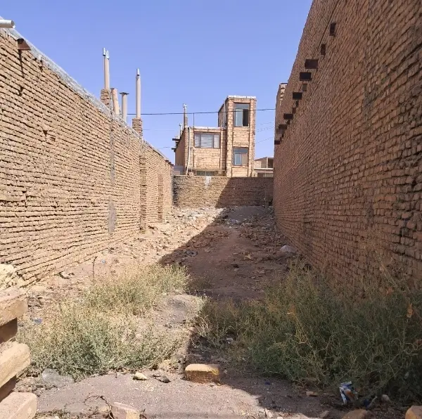 زمین 130 متری دوکله نزدیک به خیابان اصلی
