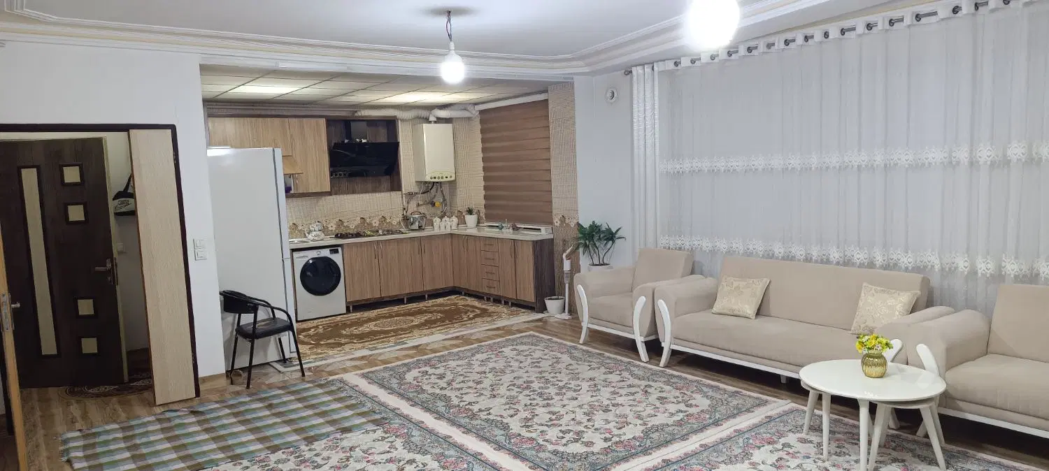 سه دهنه مغازه دو طبقه مسکونی