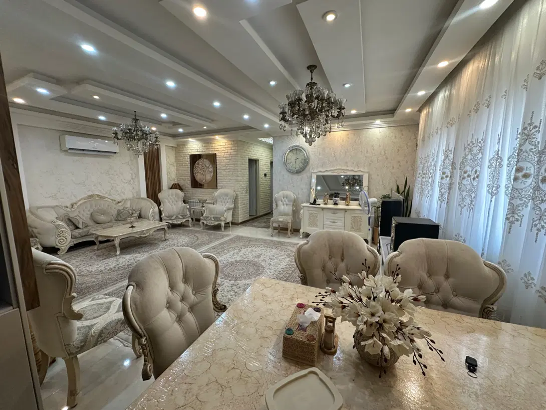 میدان معلم 125متری
