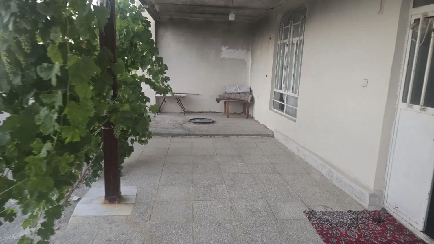 ۱۰۰۰متر خانه باغ چسبیده به طرح دارای اب برق شناور