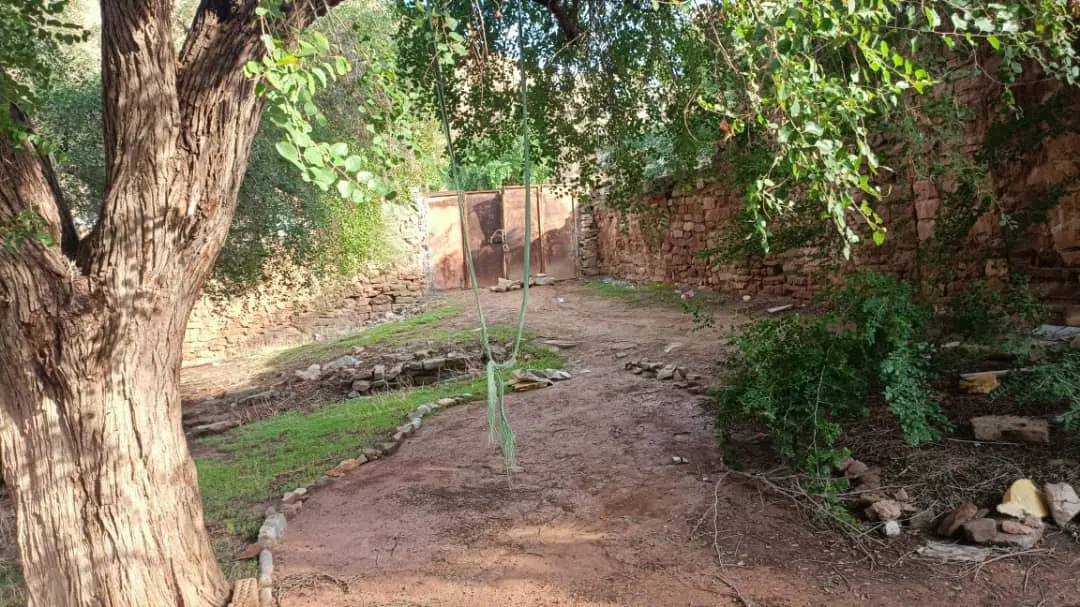 خونه  باغ وطویله یا انبار لطفا آگهی خوب بخونید