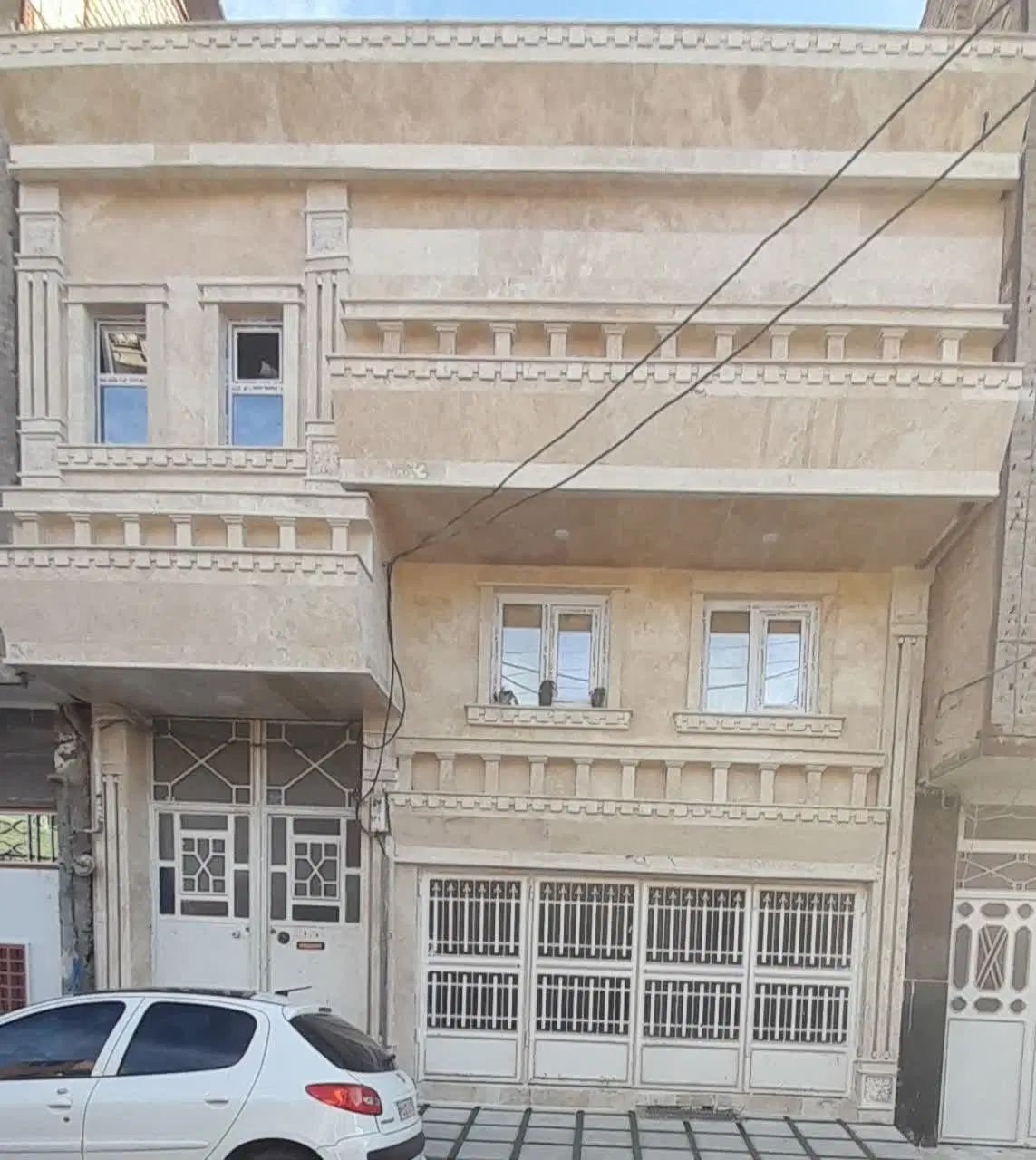 خانه ۱۴۰ متر زمین با ۲۱۰ متر زیربنا (زیزمین همکف)