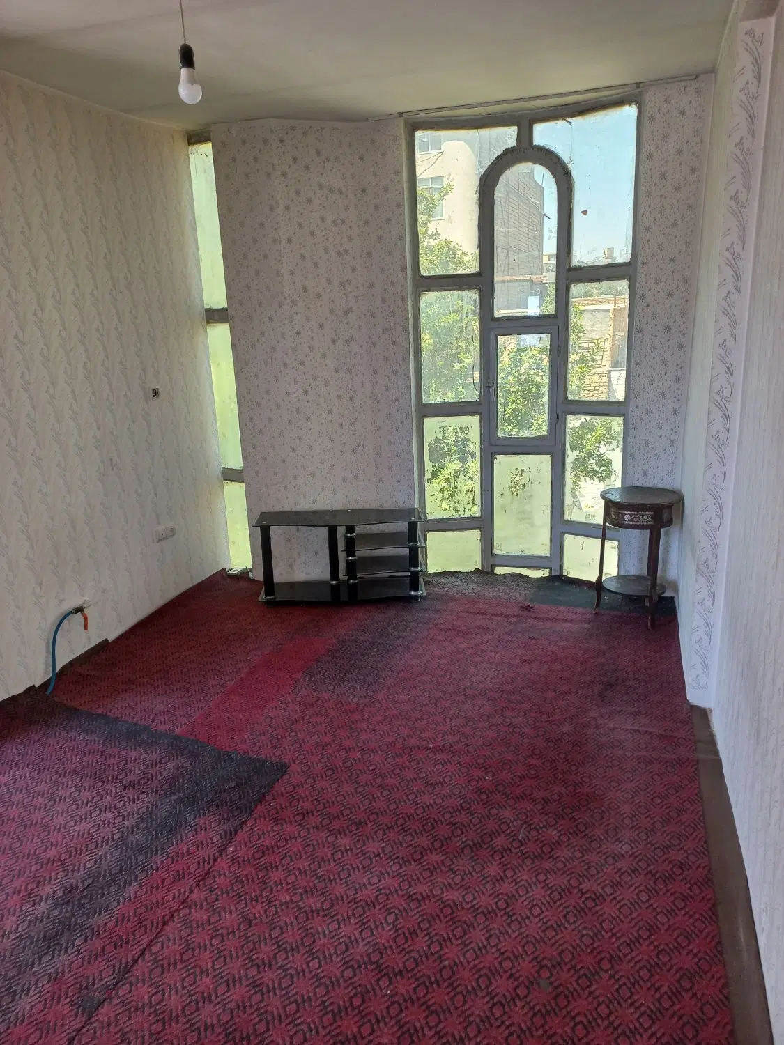 یک واحد سویت نقلی تمیز طبقه سوم