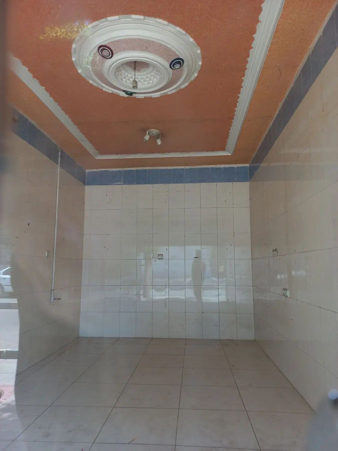 مغازه بر خیابان اصلی امام رضا