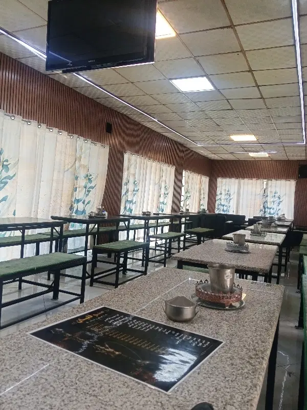 مغازه 200 متری طبقه اول