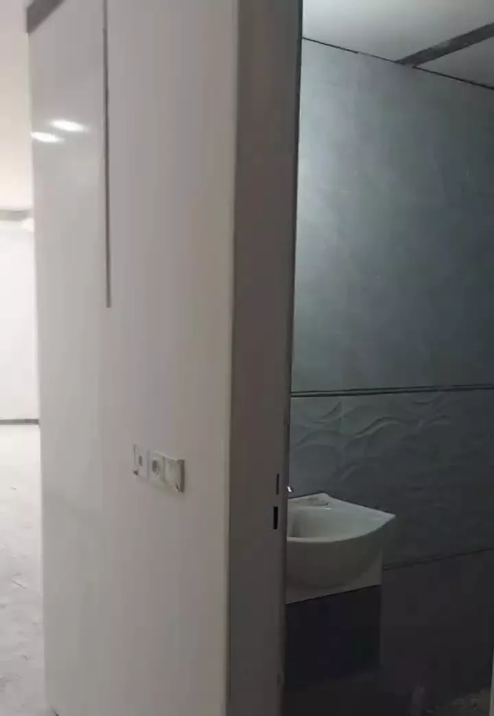 واحد آپارتمان 80متری دو خواب سال ساخت 1405