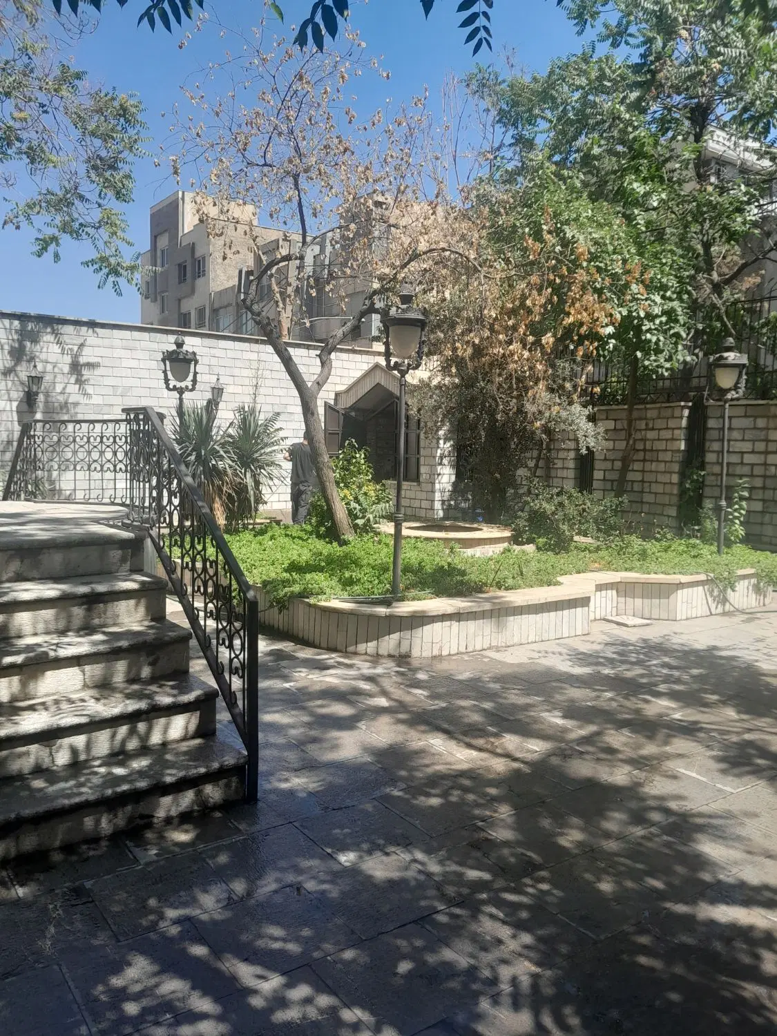 ۵۵۰ متر مستغلات در ۲ طبقه ویلایی
