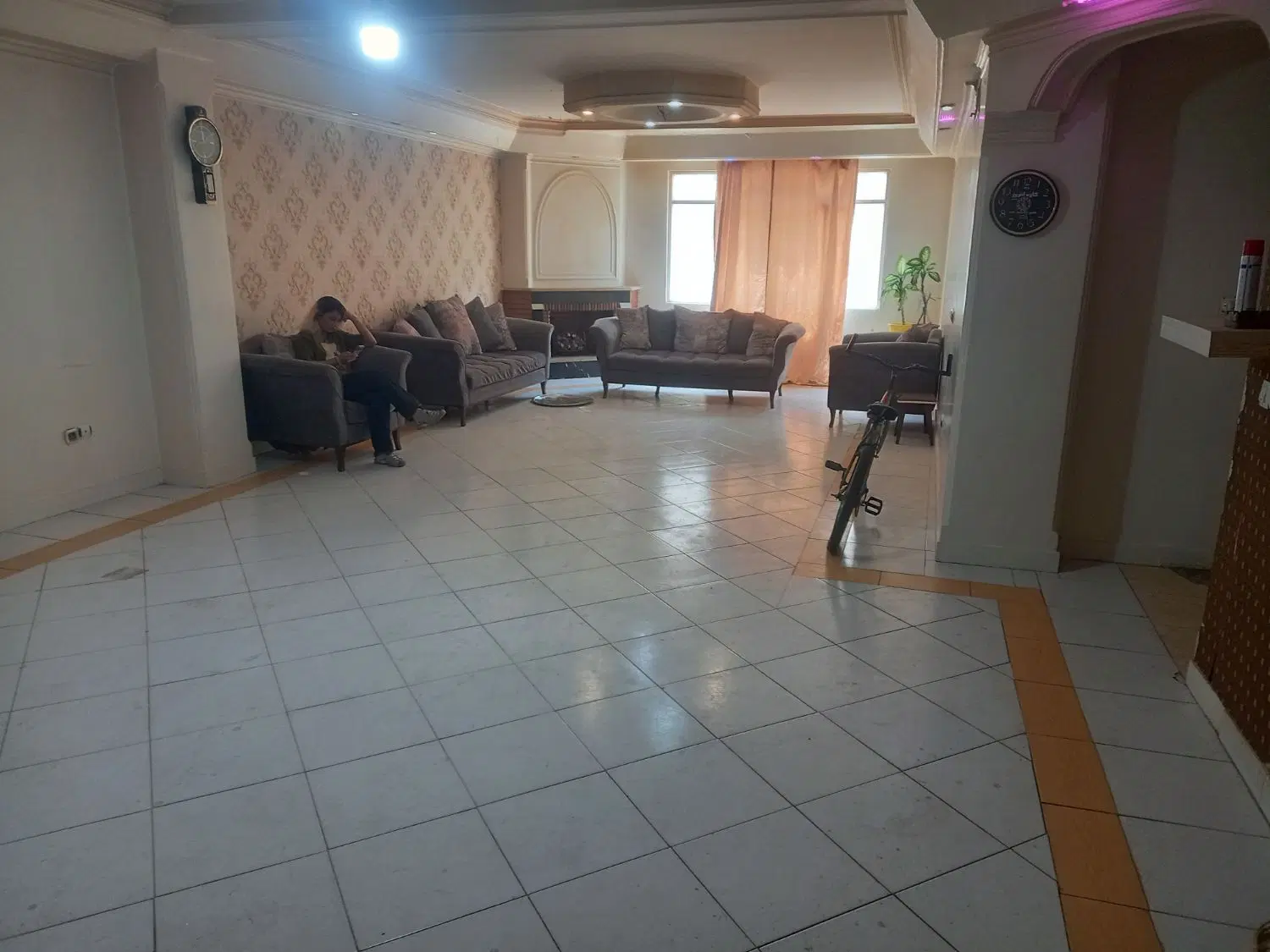 ۱۳۵ متر . شاخه اصلی . طبقه اول و سوم . سند تک برگ