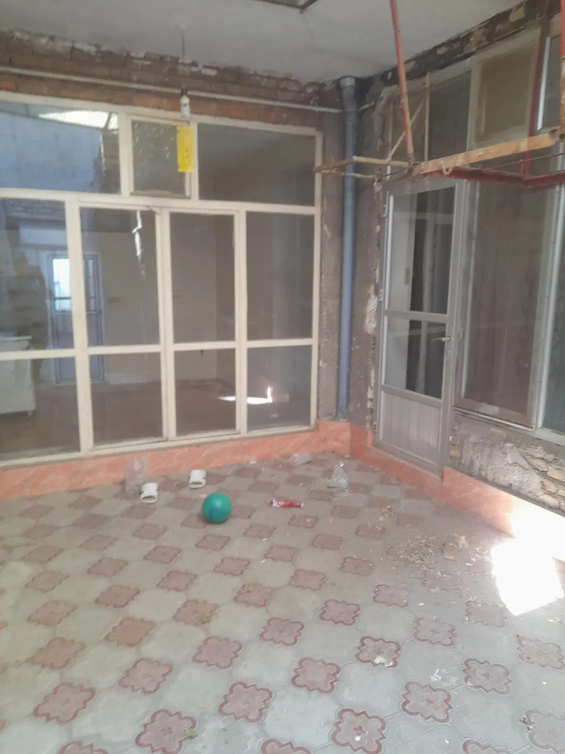 حیات در بست تک خوابه ۸۵‌متری