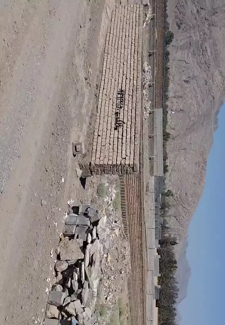 زمین 1004متری مرق جاده بهارستان