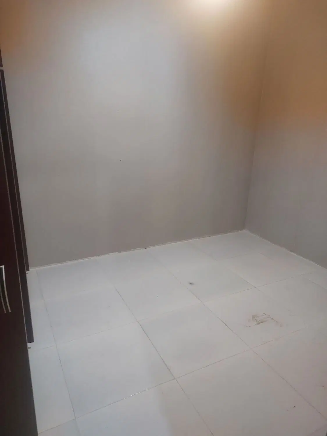 آپارتمان همکف 2 خواب .جنب بیمارستان رضوی