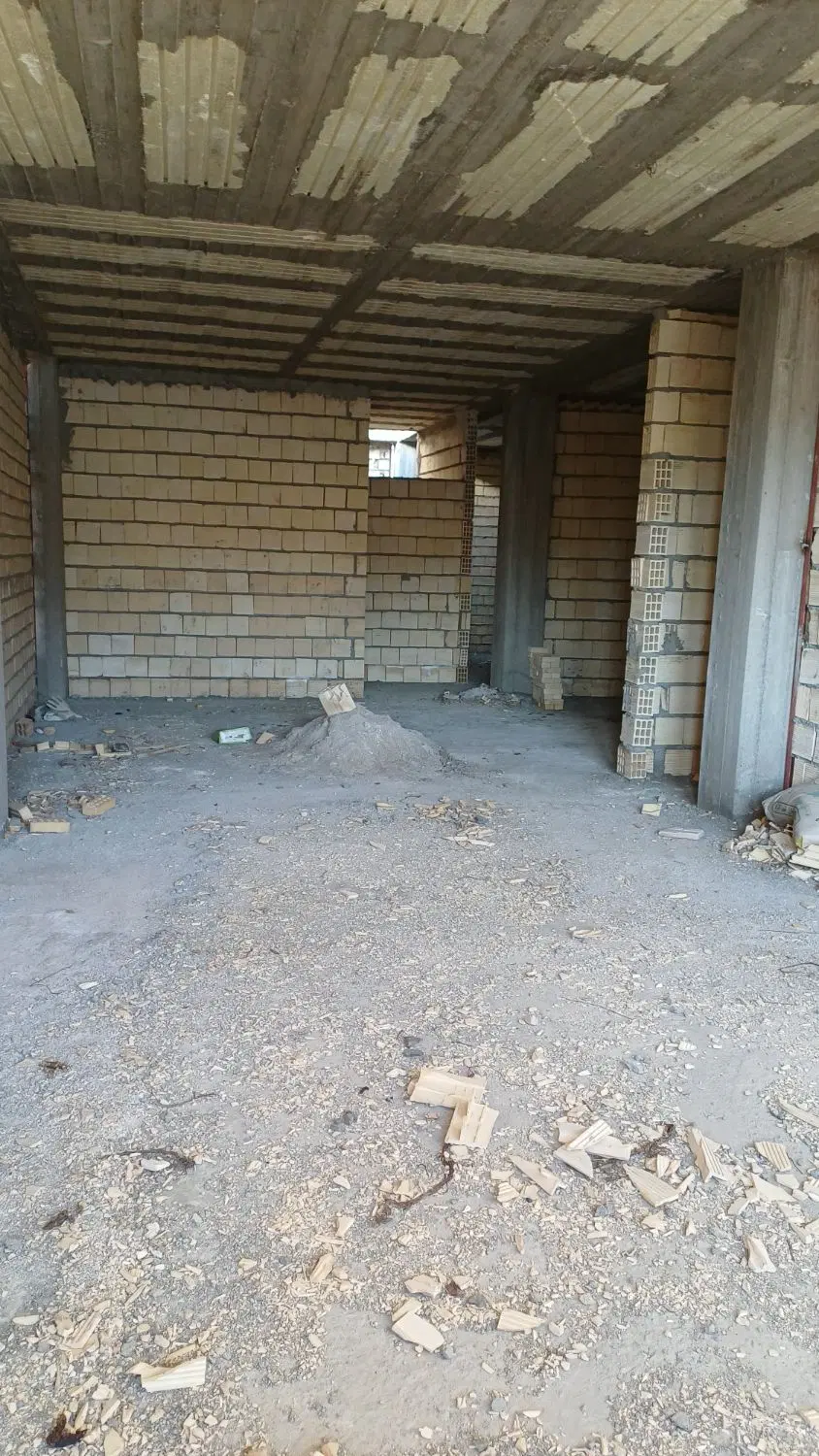 خانه نیمه ساخت