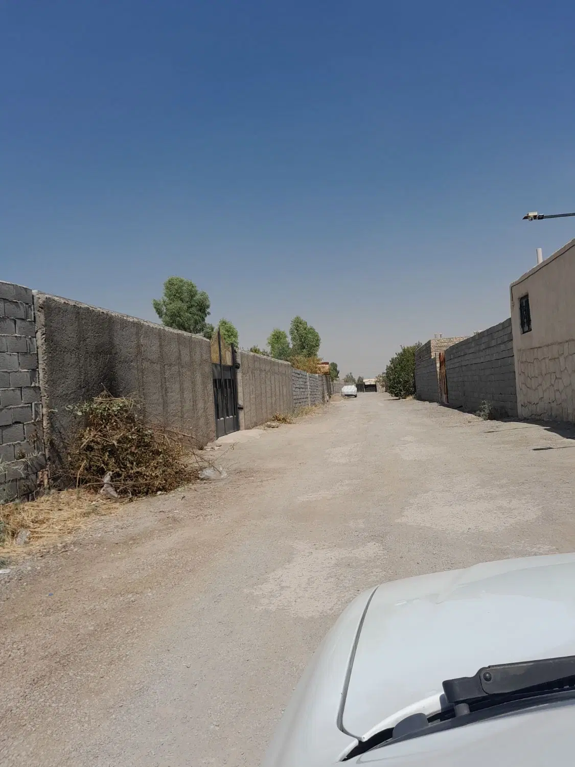 زمین دیوار کشی شده