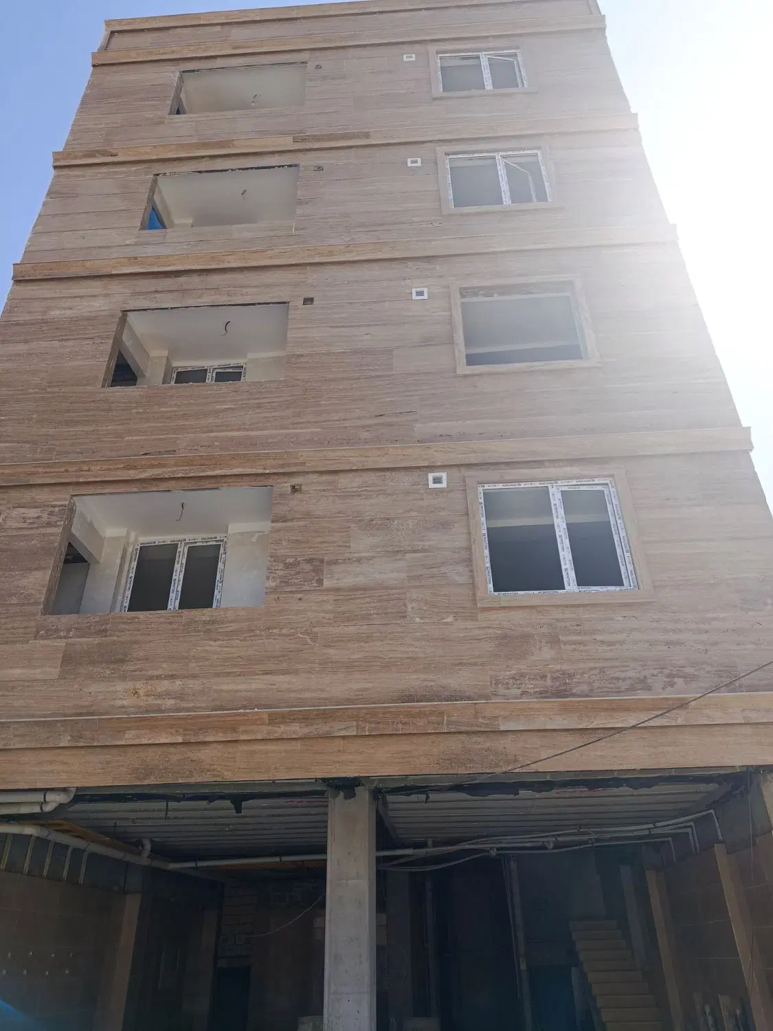 فروش آپارتمان  بر رو خیابان اصلی