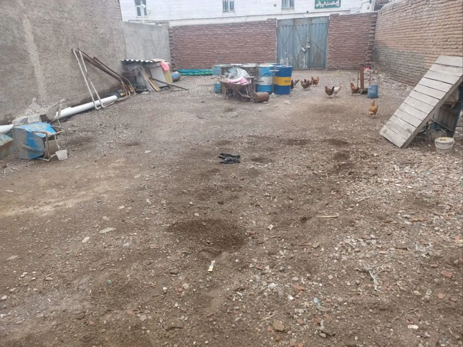 زمین۱۰۰ متر نزدیک خیابان اسلام آباد کاظم آباد