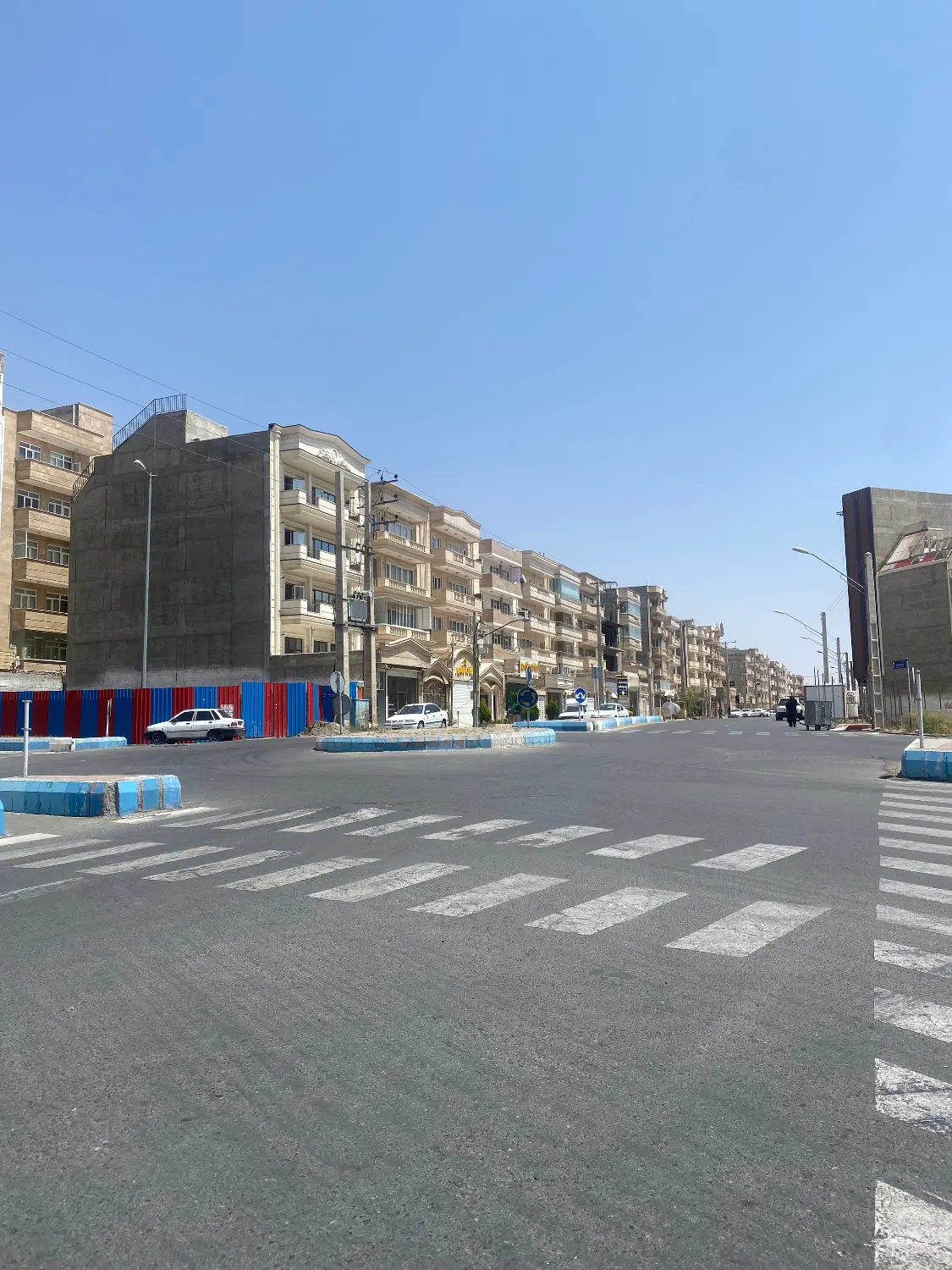 مغازه ۳۰متری واقع در مرزداران بر خیابان