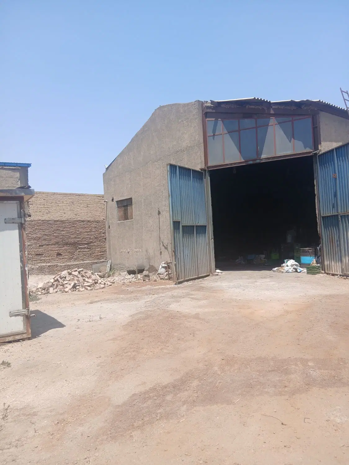 اجاره کارگاه و سوله بزرگ تریلی رو کوی صنعتی توحید