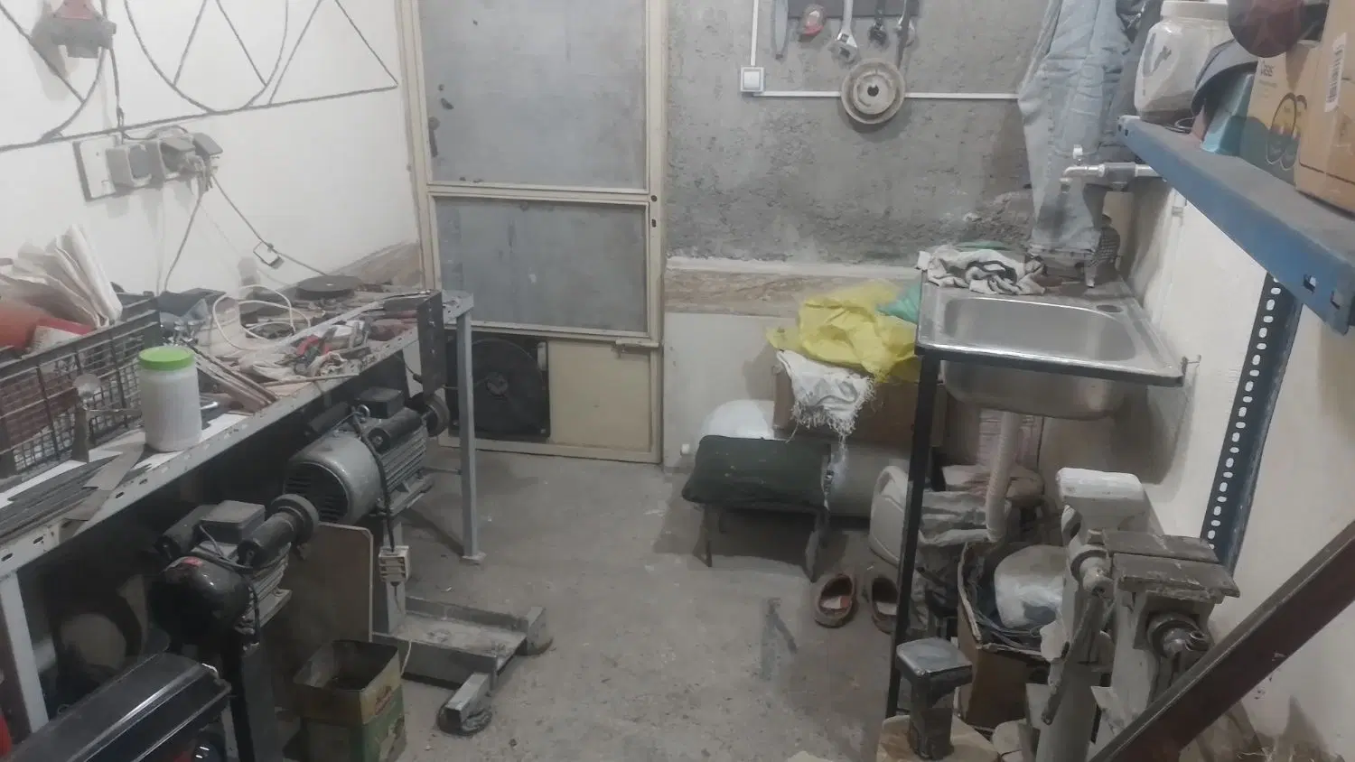 کارگاه یا انباری کوچک