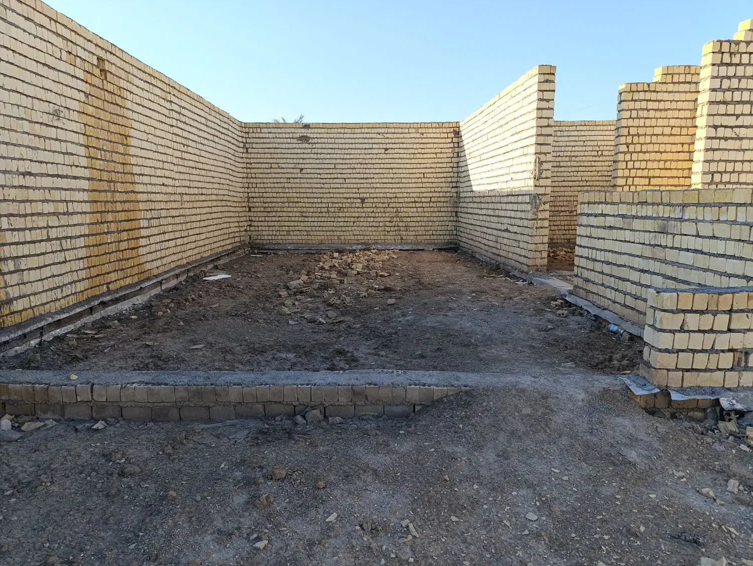 خانه نیمه کاره