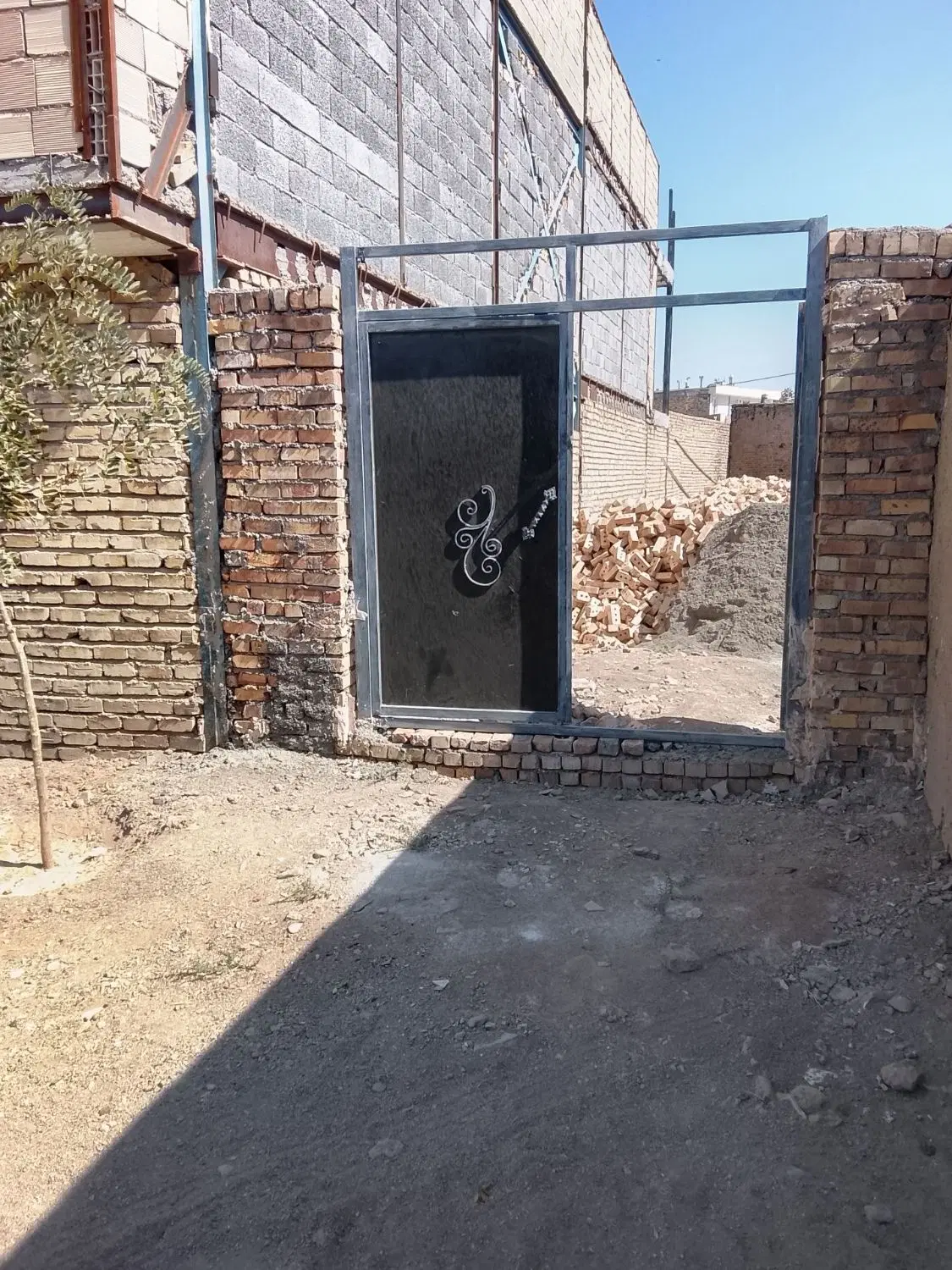زمین فروشی