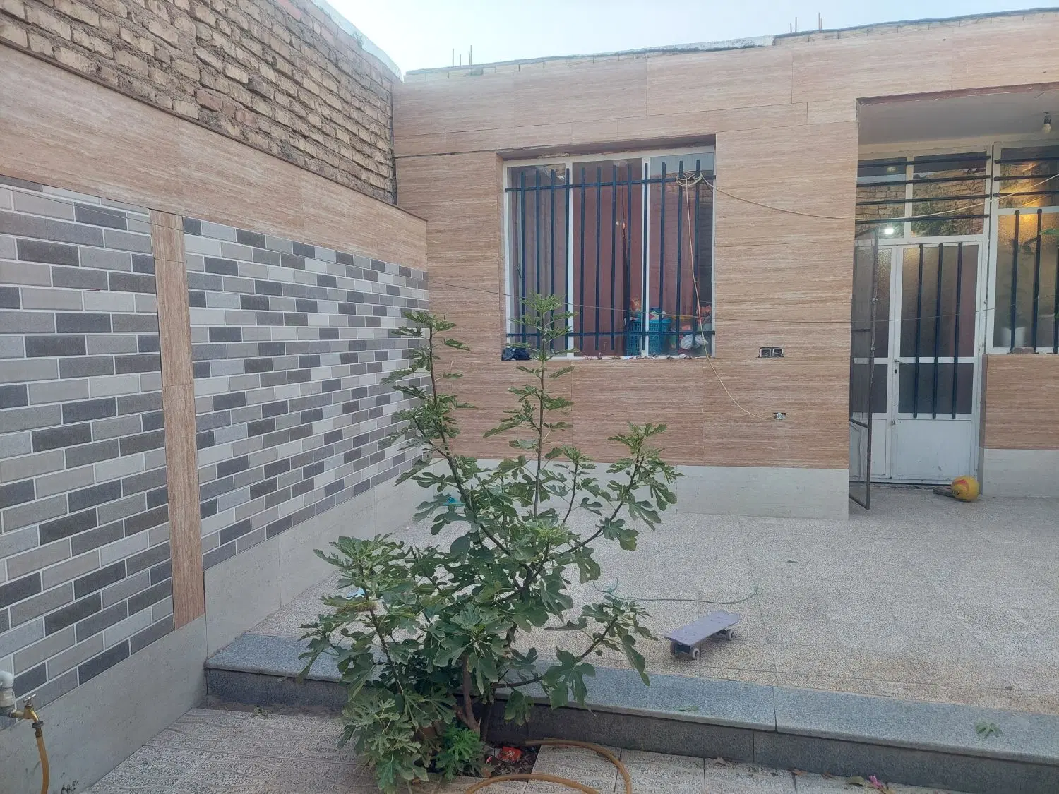 خونه‌ شنارژی ۶ قصب خیابان دستغیب کوچه ۱۷