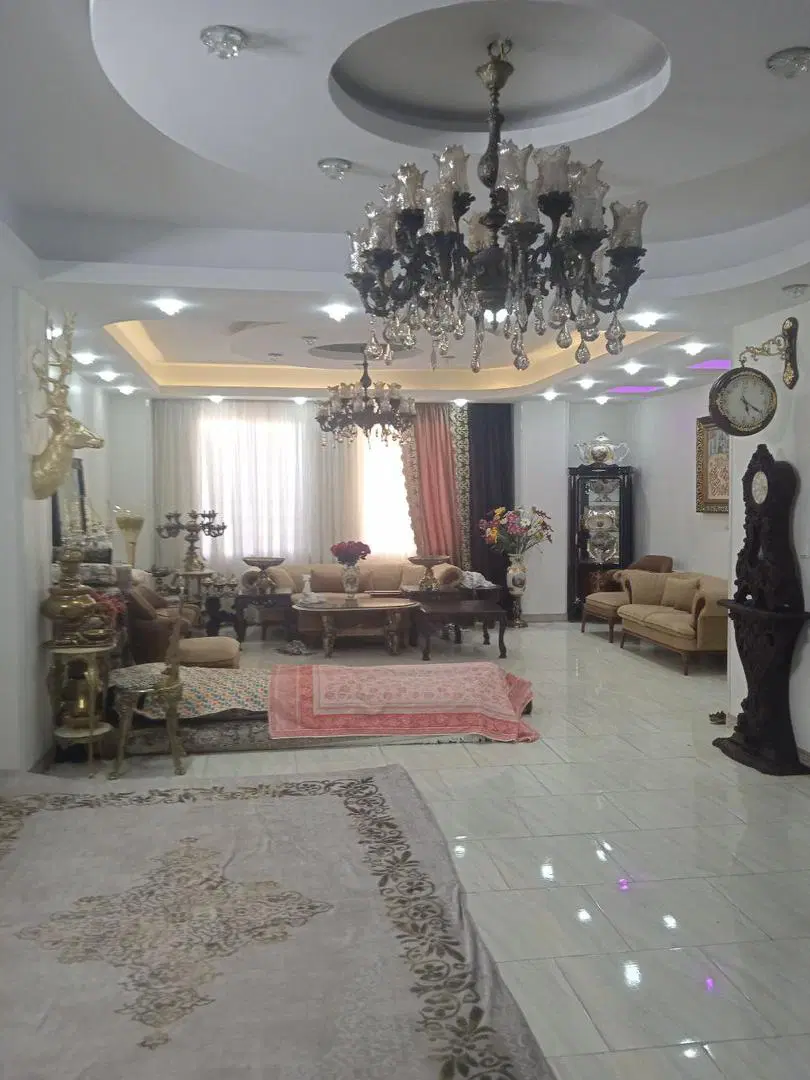 ۸۳ متر سندی فول امکانات _ رو به خیابان عروس دومادی