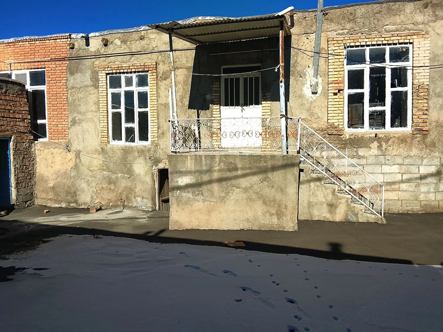 یک حیاط قدیم ساخت بره خیابان..در سعیداباد