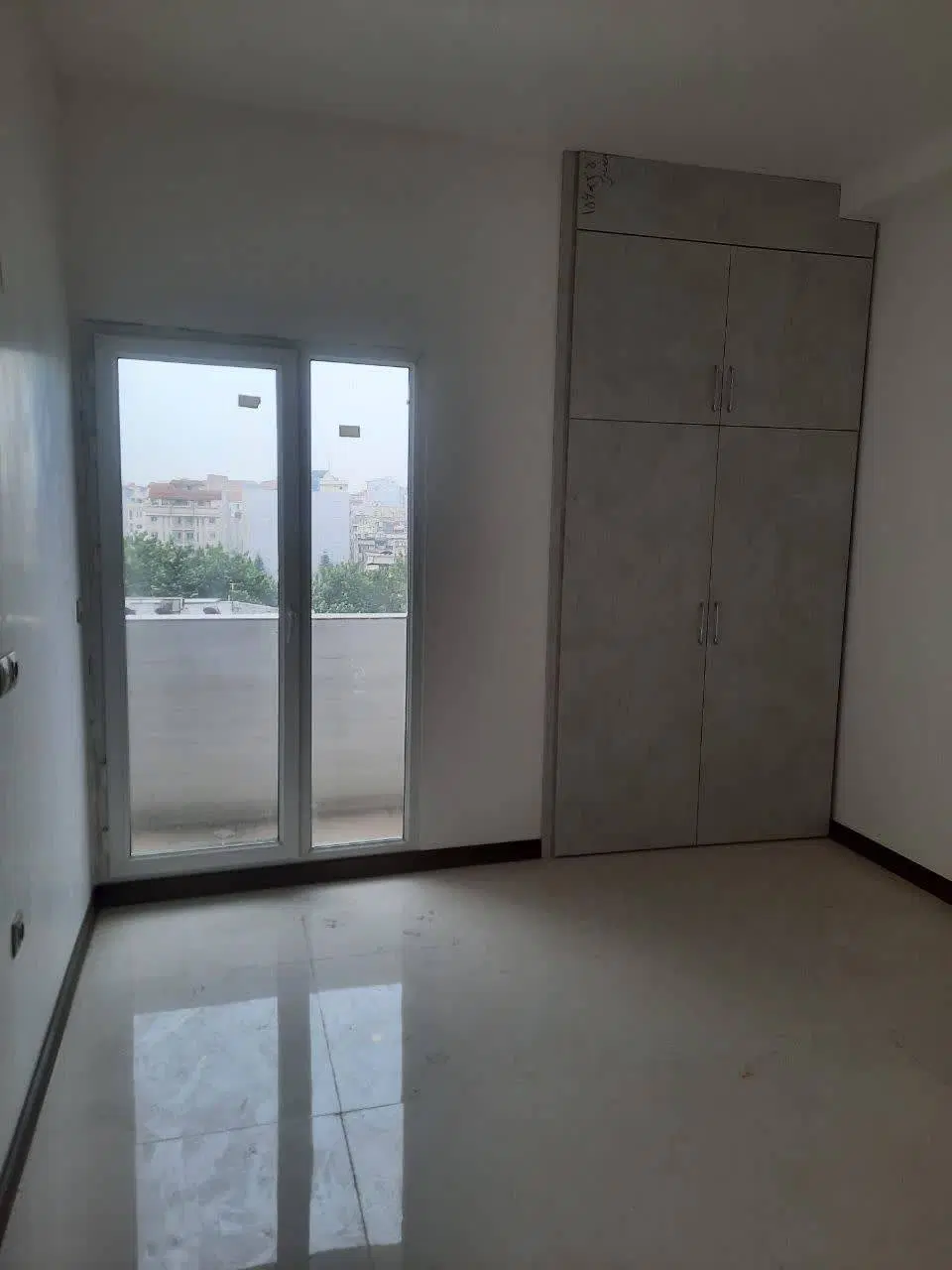 رهن و اجاره واحد ۲۰۰ متری  معلم