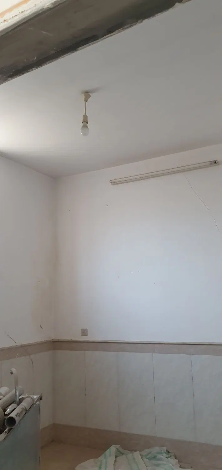 منزل ویلایی همک ۱۳۰متردربست واقع دردروازه ری