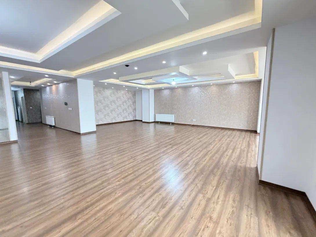 ۳۰۰ متر سه خوابه ۴ سال ساخت بهترین لوکیشن قدرتی