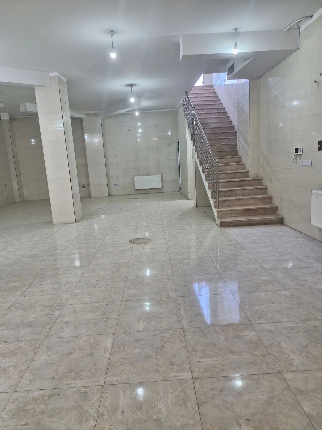 مغازه ۱۳۰ متری _ بر اردیبهشت