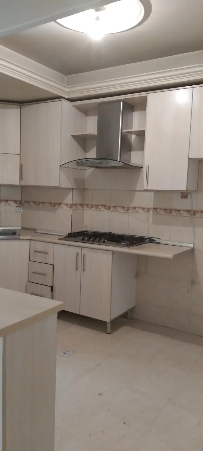 شمال ستارخان ۸۸ متر ۲ خواب املاک پاک خ رییسی